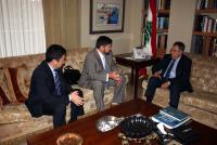 الرئيس السنيورة مستقبلا سفير كازاخستان في لبنان بولات سارسينباريف