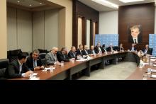 الكتلة في بيت الوسط