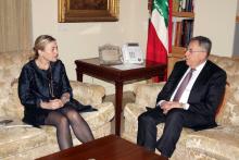 الرئيس السنيورة مستقبلا سفيرة النروج