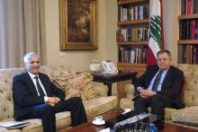 الرئيس السنيورة مستقبلا السفير الجزائري في لبنان احمد بوزيان