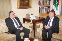 الرئيس السنيورة مستقبلا السفير المصري في مكتبه في بلس