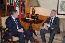 الرئيس السنيورة مستقبلا وزير التعاون الدولي  الفنلندي كريستوف هويسغان