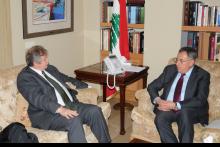 الرئيس السنيورة مستقبلا سفير النرويج سفين آس 