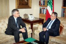 الرئيس السنيورة مستقبلا سفير السويد في لبنان بيتر سمبني