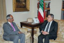 الرئيس السنيورة مستقبلا السفير الباكستاني افتاب احمد كوكر