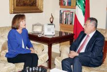 الرئيس السنيورة مستقبلا السفيرة الامريكية في لبنان