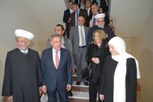 الرئيس السنيورة وسط حشد من الحضور في حفل اعادة تاهيل المحكمة الشرعية في صيدا