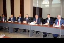 الكتلة في بيت الوسط