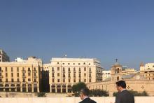 الرئيس السنيورة خلال تلاوة الفاتحة لارواح الشهداء