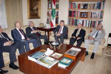 الرئيس السنيورة يستقبل وفدا من المتقاعدين