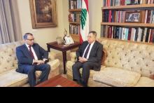 الرئيس السنيورة مستقبلا السفير المصري نزيه النجاري