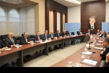 الكتلة في بيت الوسط