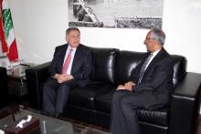 الرئيس السنيورة مستقبلا السفير الباكستاني في لبنان