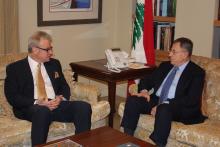 الرئيس السنيورة مستقبلا السفير الفرنسي 