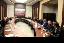 الكتلة في بيت الوسط