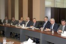 الكتلة في بيت الوسط