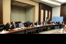 الكتلة في بيت الوسط