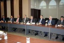 الكتلة في بيت الوسط