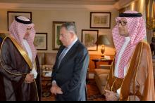 الرئيس السنيورة مستقبلا الموفد السعودي ثامر السبهان في منزله في بلس