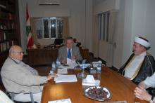 الرئيس السنيورة مستقبلا المفتي سوسان ورئيسالبلدية