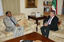 الرئيس السنيورة مستقبلا سفير السودان صادق علي صادق، في بلس