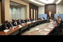 الكتلة في بيت الوسط