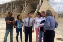 الرئيس السنيورة متفقدا مكان اقامة المهرجان