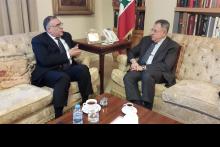 الرئيس السنيورة مستقبلا السفير المصري في مكتبه في بلس