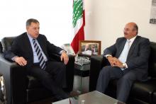 الرئيس السنيورة مستقبلا السفير الكويتي