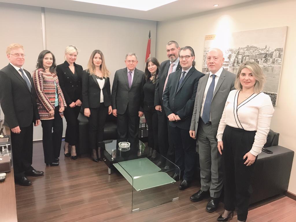 الرئيس السنيورة مستقبلا الوفد البيروتي برئاسة المحامي ميشال فلاح